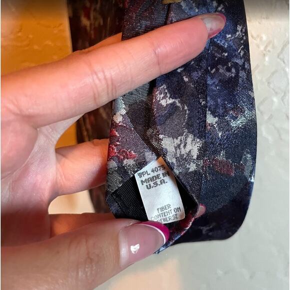 Oscar de la Renta Men's Multicolor Geometric Pattern 100% Silk Necktie - Picture 5 of 9